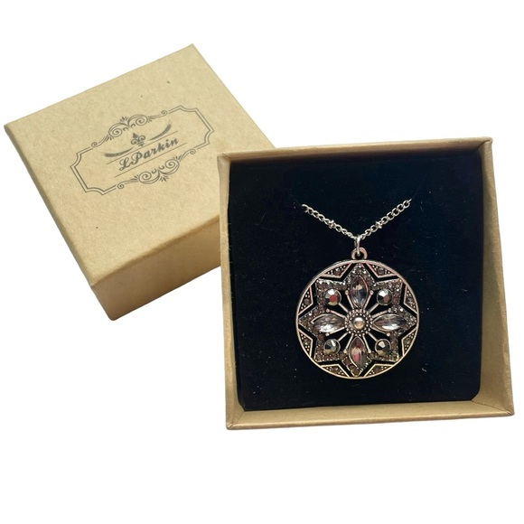 NEW Medallion Pendant Necklace Bling - Picture 12 of 13